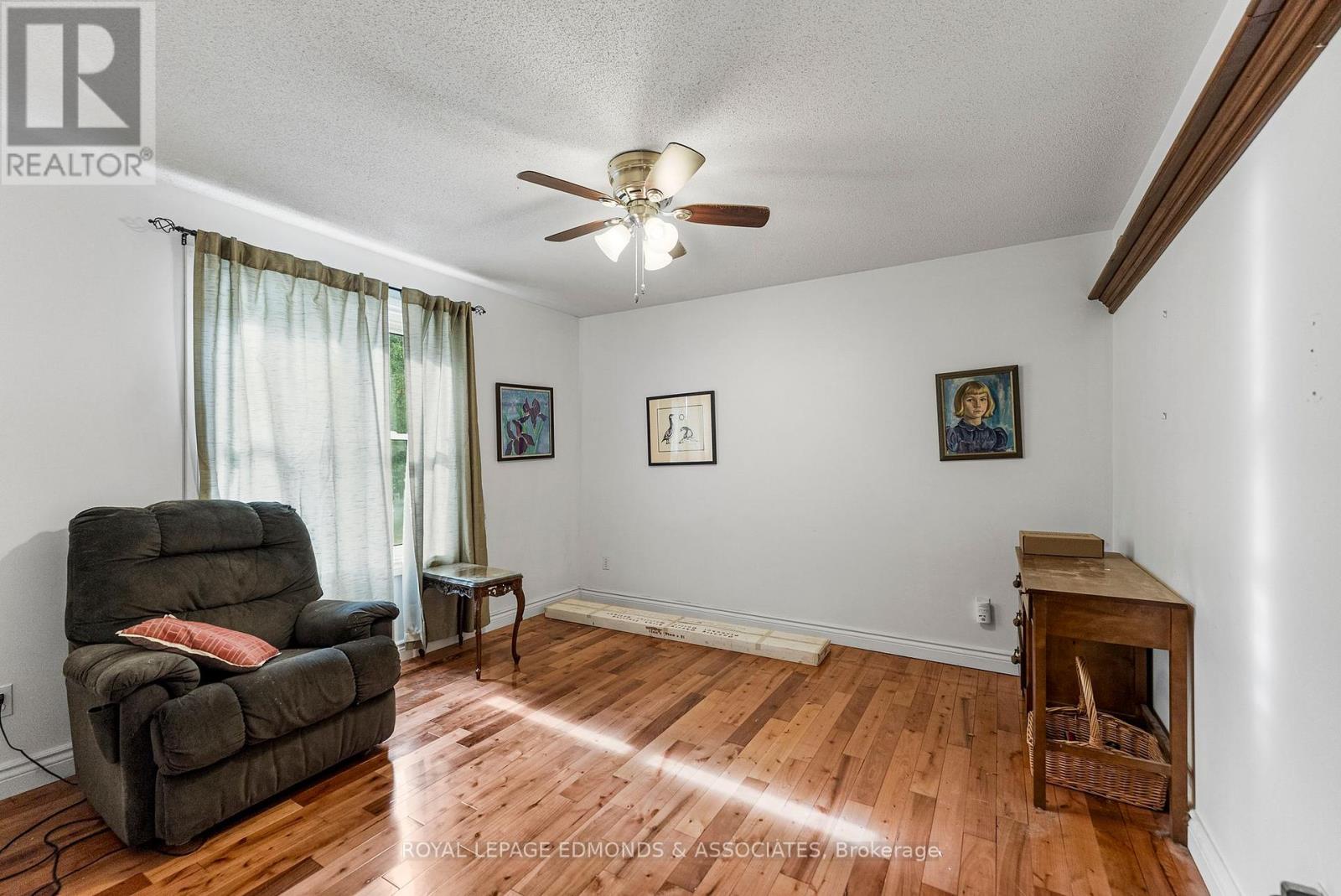 1095 Mountainview Drive, Laurentian Valley, Ontario  K8A 8E3 - Photo 19 - X12418688