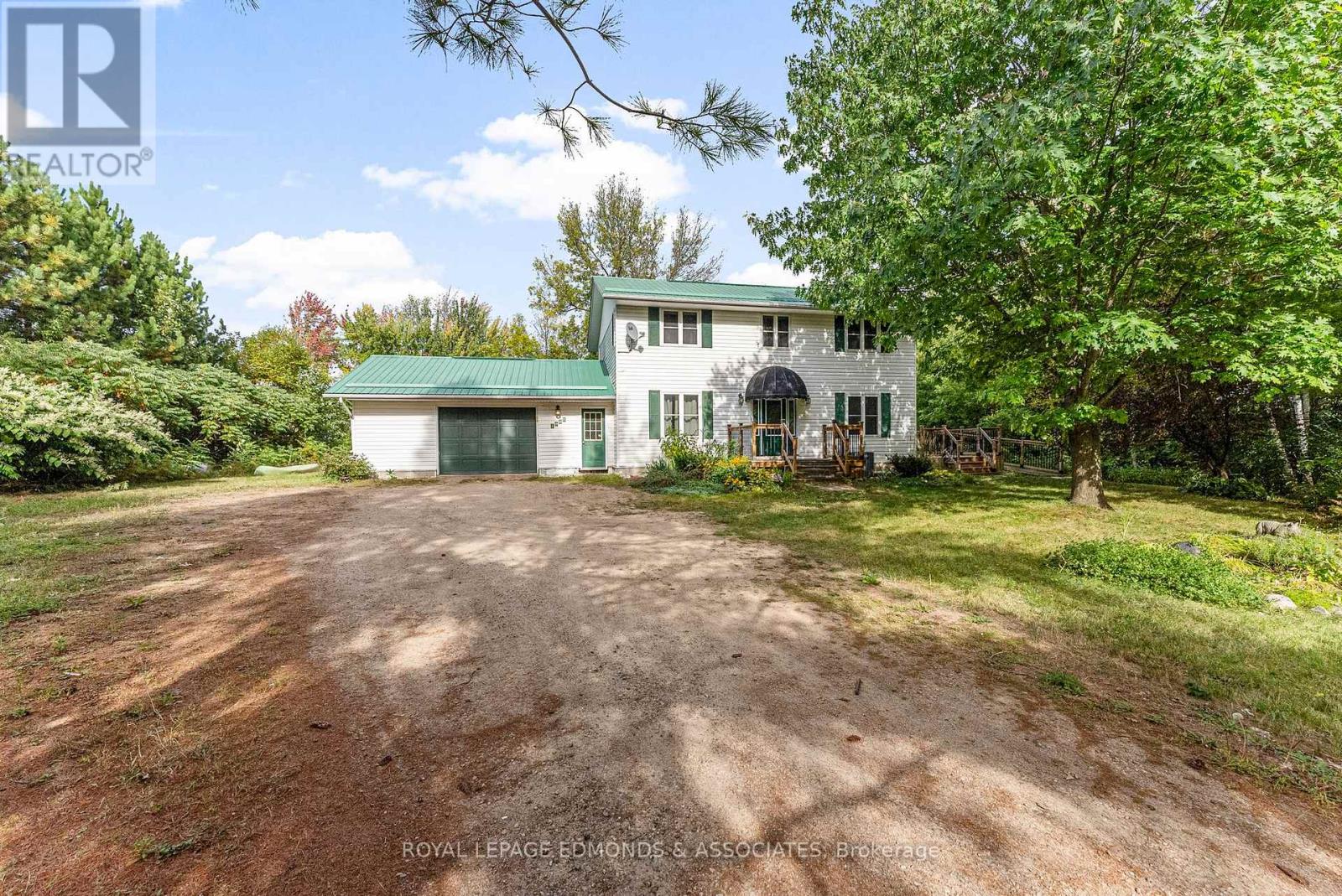 1095 Mountainview Drive, Laurentian Valley, Ontario  K8A 8E3 - Photo 2 - X12418688