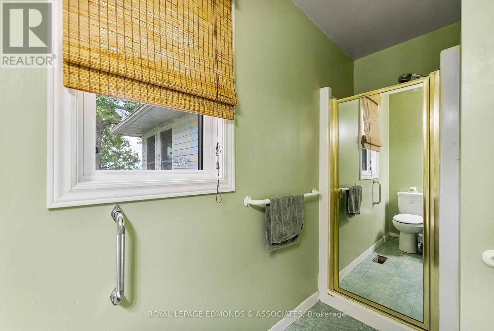 1095 Mountainview Drive, Laurentian Valley, Ontario  K8A 8E3 - Photo 21 - X12418688