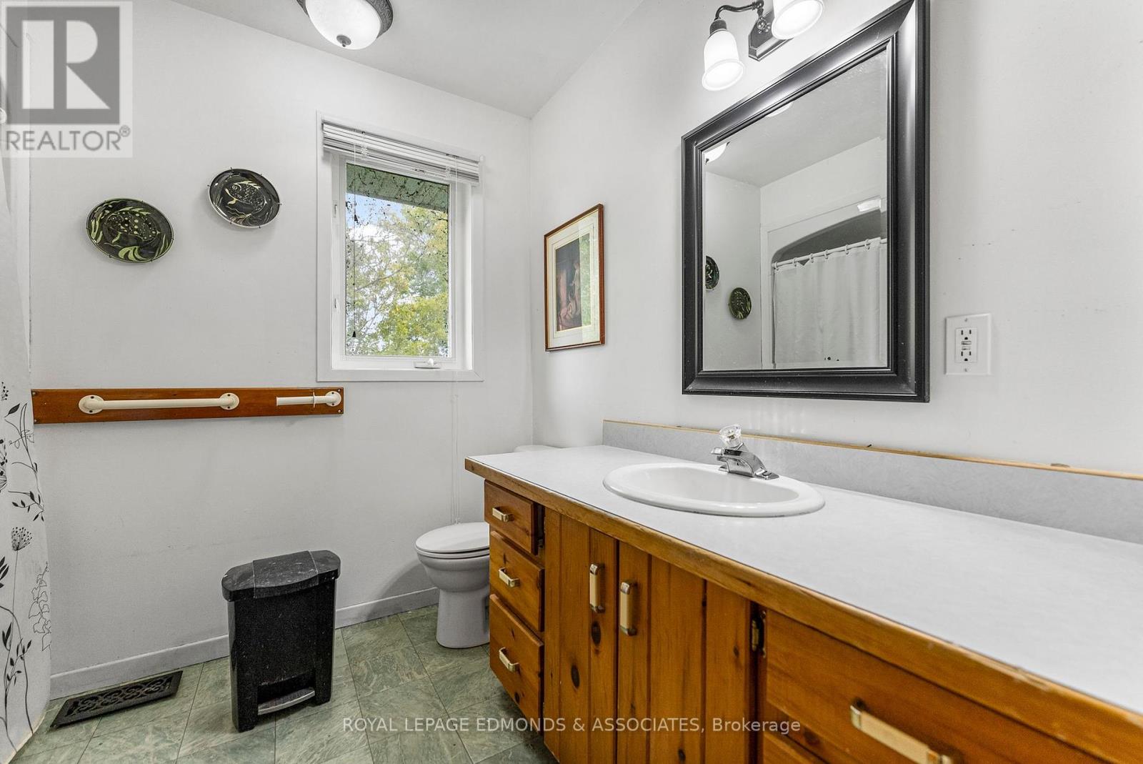 1095 Mountainview Drive, Laurentian Valley, Ontario  K8A 8E3 - Photo 28 - X12418688