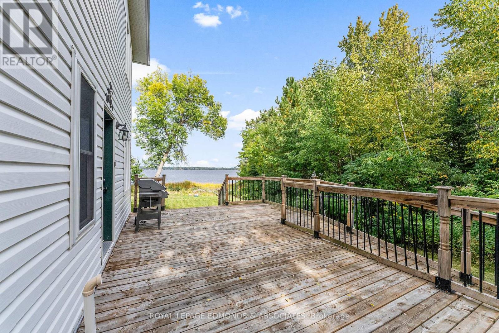 1095 Mountainview Drive, Laurentian Valley, Ontario  K8A 8E3 - Photo 34 - X12418688