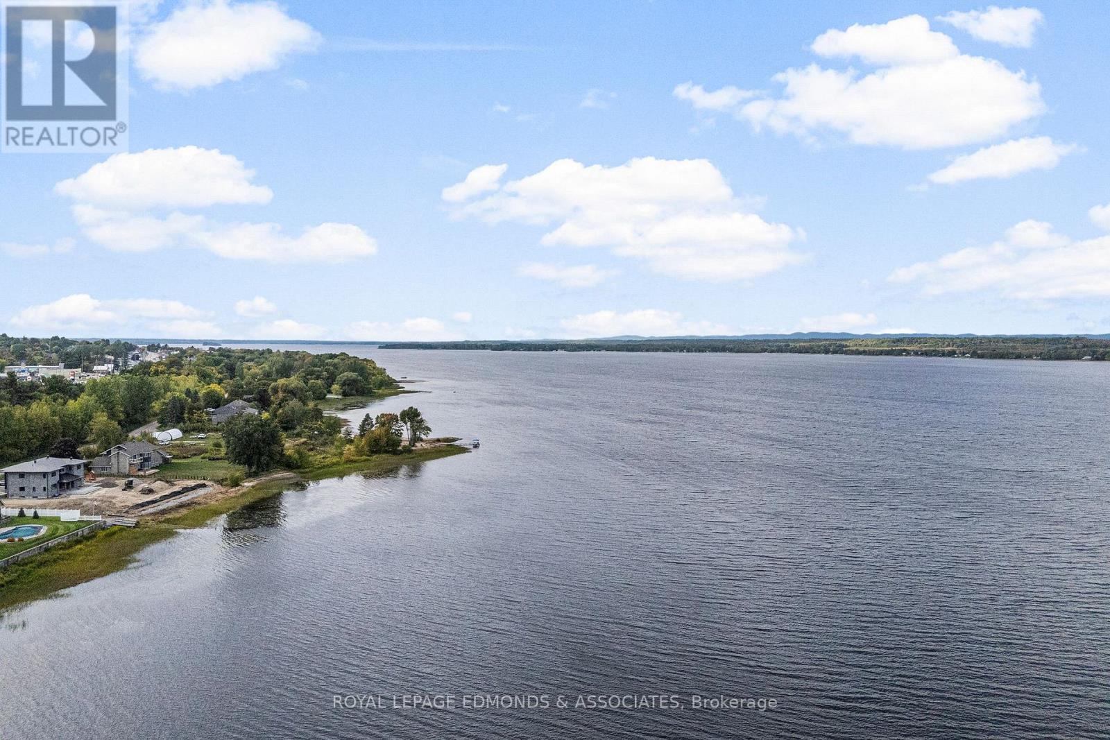 1095 Mountainview Drive, Laurentian Valley, Ontario  K8A 8E3 - Photo 41 - X12418688