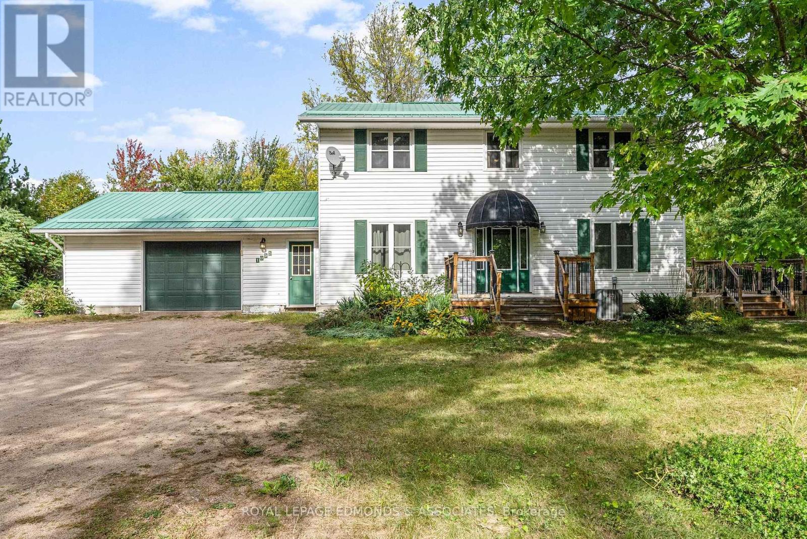1095 Mountainview Drive, Laurentian Valley, Ontario  K8A 8E3 - Photo 5 - X12418688