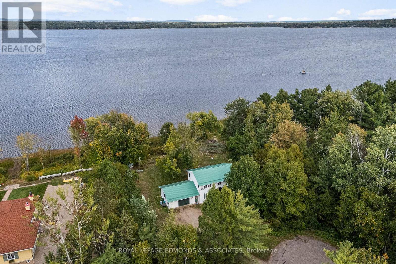 1095 Mountainview Drive, Laurentian Valley, Ontario  K8A 8E3 - Photo 7 - X12418688