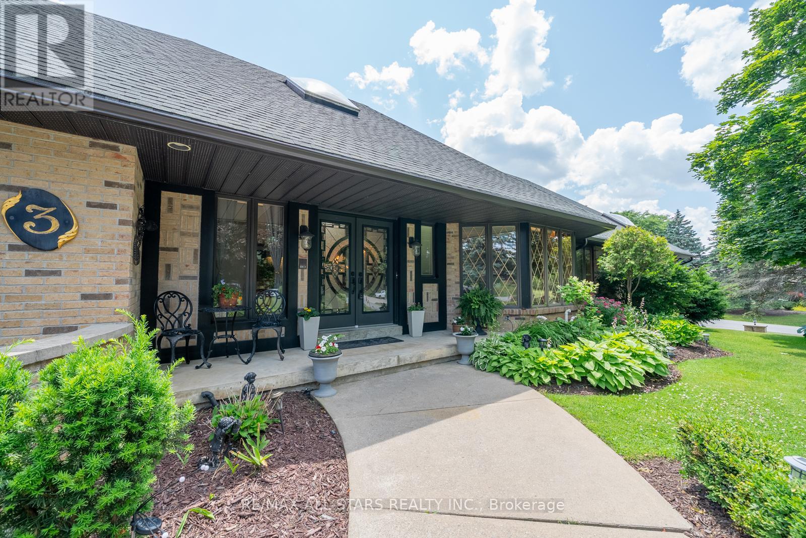 3 Marilyn Avenue, Whitchurch-Stouffville, Ontario  L4A 2C8 - Photo 7 - N12264302