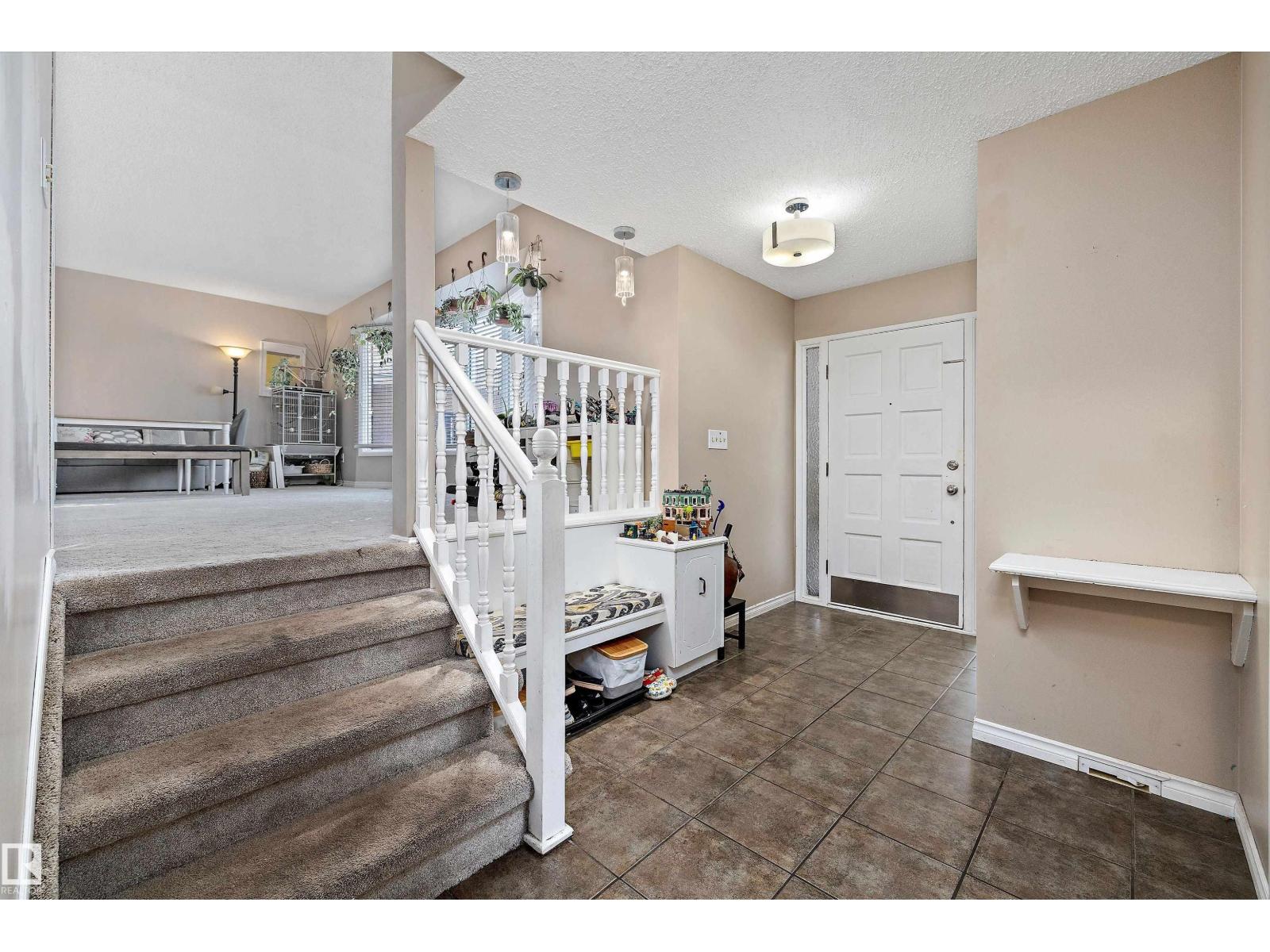 1456 Knottwood Rd E Nw, Edmonton, Alberta  T6K 2J9 - Photo 4 - E4458886