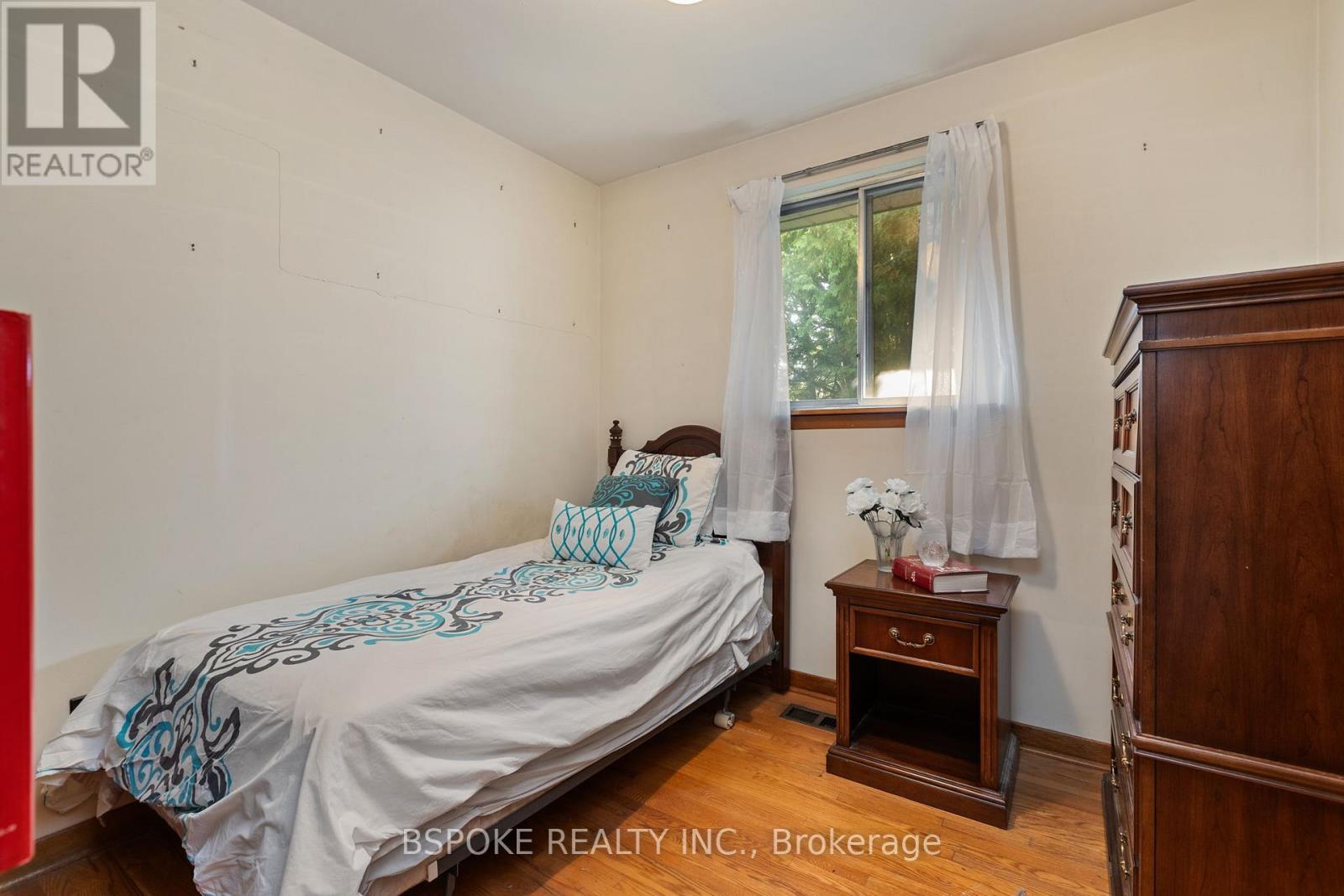 54 Warner Avenue, Toronto, Ontario  M4A 1Z4 - Photo 16 - C12418458