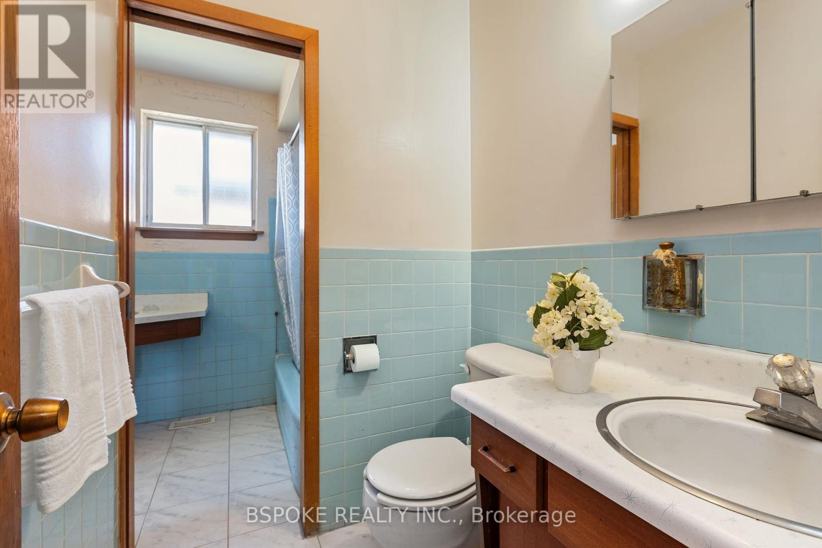 54 Warner Avenue, Toronto, Ontario  M4A 1Z4 - Photo 17 - C12418458