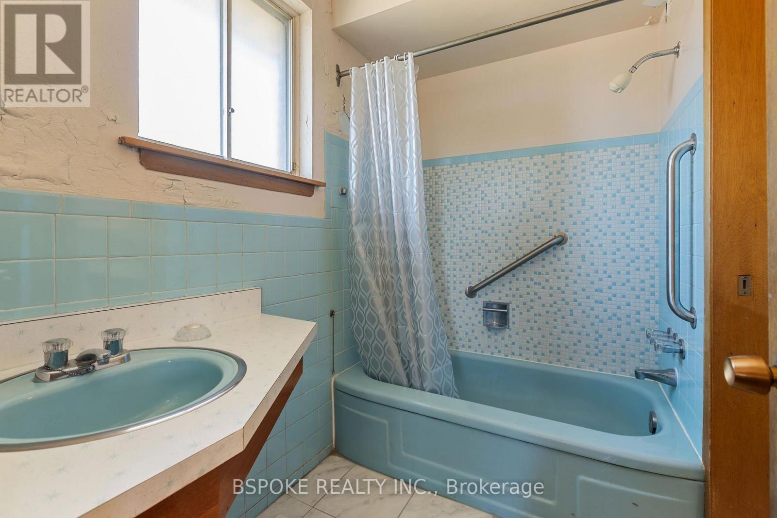 54 Warner Avenue, Toronto, Ontario  M4A 1Z4 - Photo 18 - C12418458