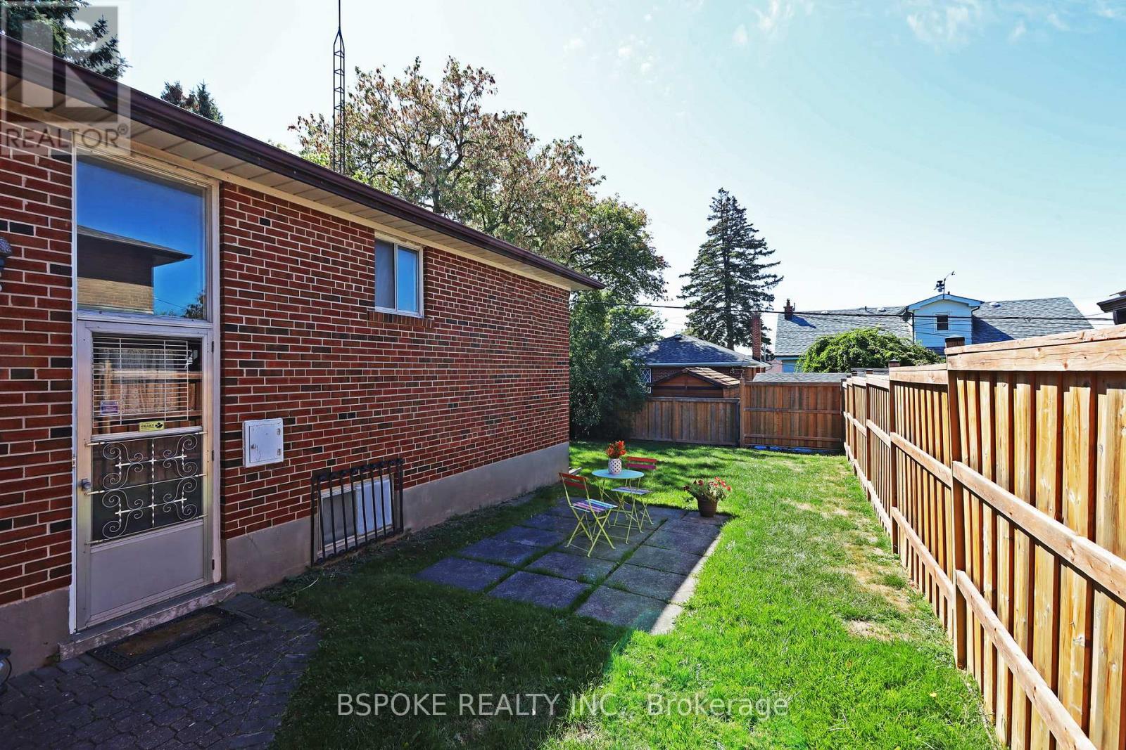 54 Warner Avenue, Toronto, Ontario  M4A 1Z4 - Photo 25 - C12418458