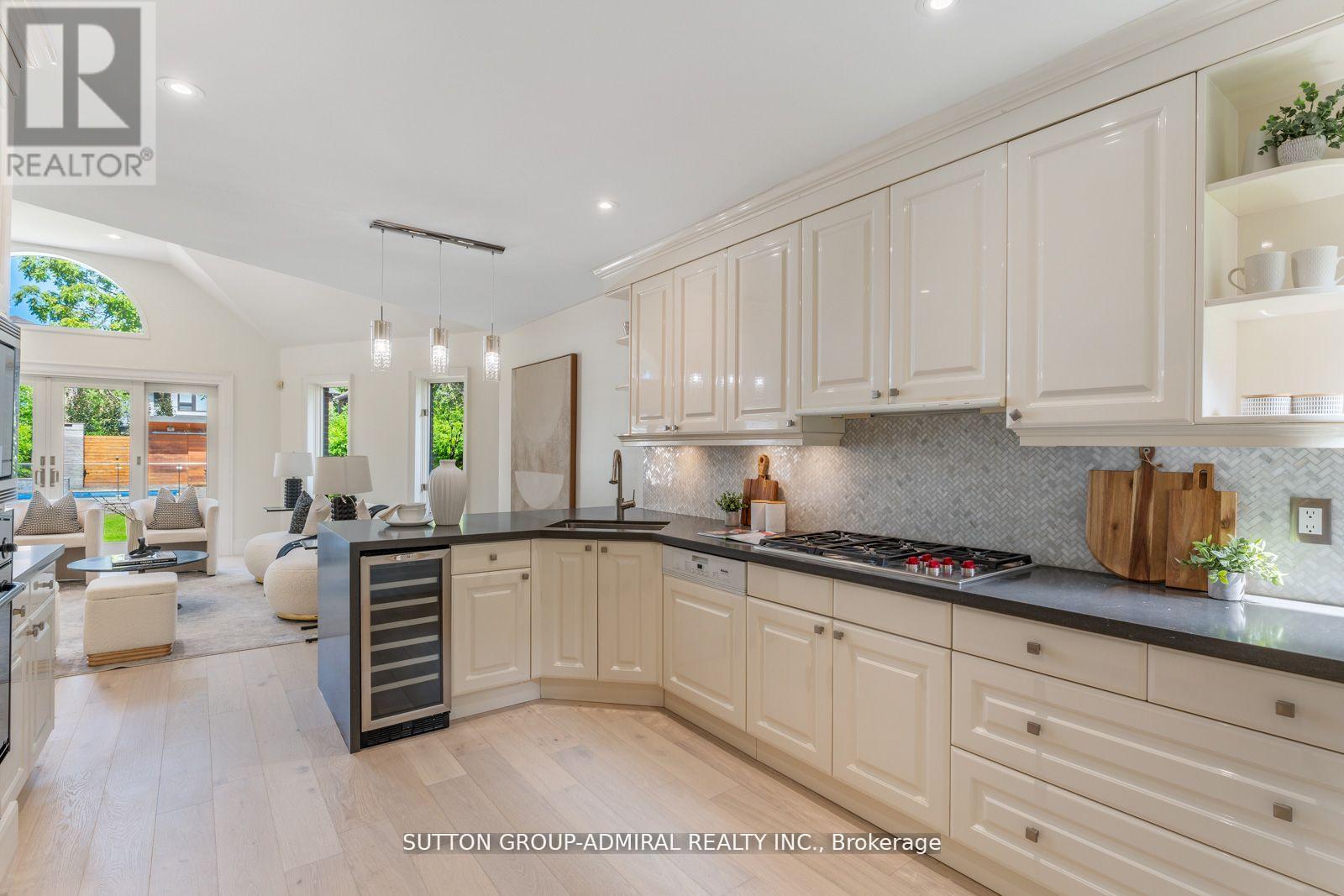 216 Glencairn Avenue, Toronto, Ontario  M4R 1N2 - Photo 10 - C12418629