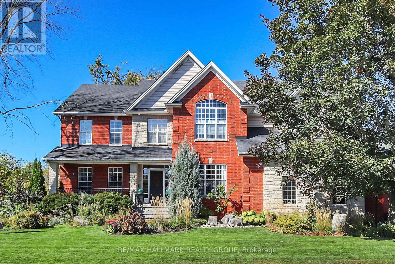 13 Beechgrove Gardens, Ottawa, Ontario  K2S 1W5 - Photo 4 - X12370932