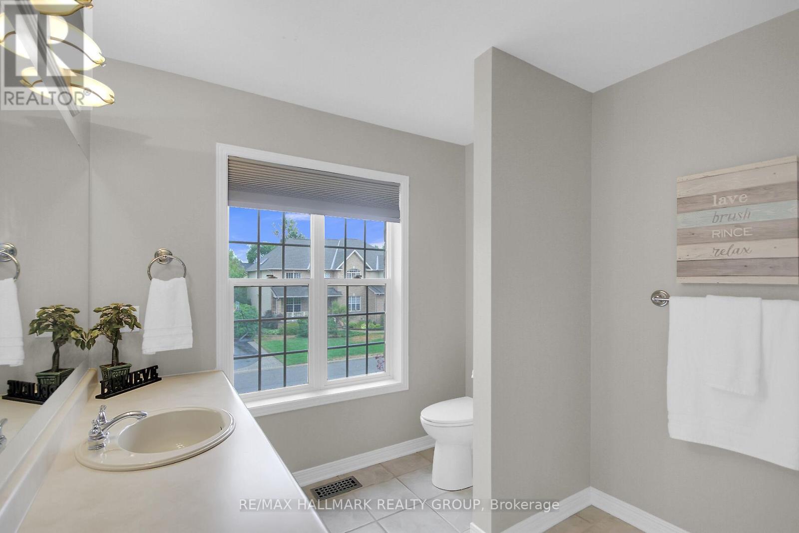13 Beechgrove Gardens, Ottawa, Ontario  K2S 1W5 - Photo 39 - X12370932