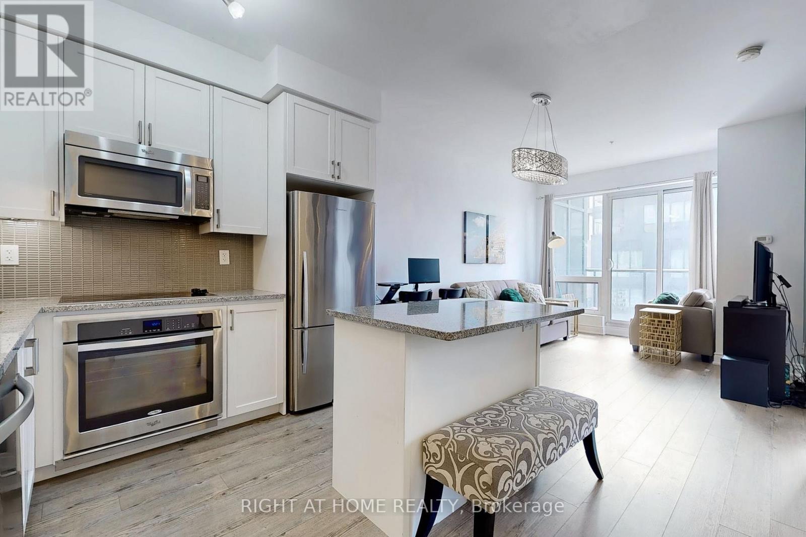 1609b - 9090 Yonge Street, Richmond Hill, Ontario  L4C 0Z1 - Photo 1 - N12418437