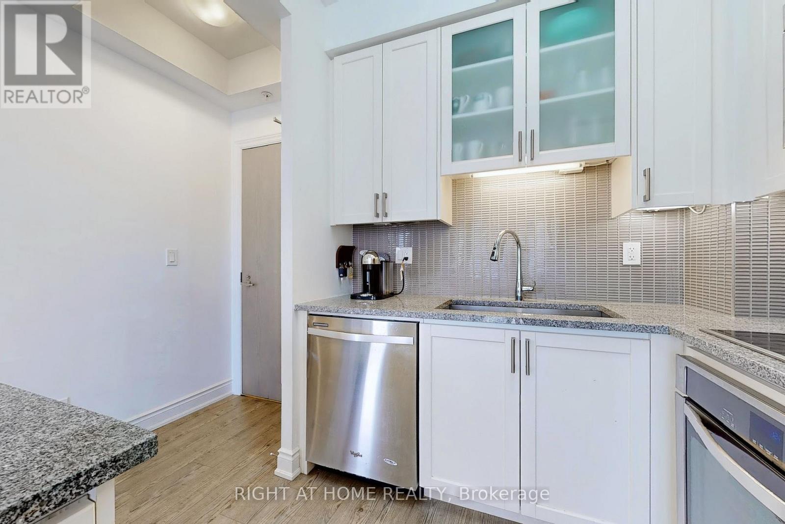 1609b - 9090 Yonge Street, Richmond Hill, Ontario  L4C 0Z1 - Photo 11 - N12418437