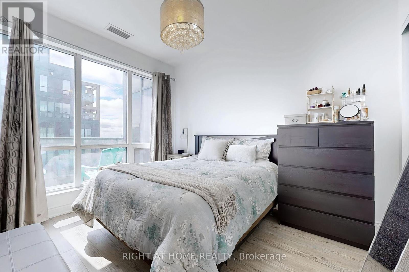 1609b - 9090 Yonge Street, Richmond Hill, Ontario  L4C 0Z1 - Photo 12 - N12418437