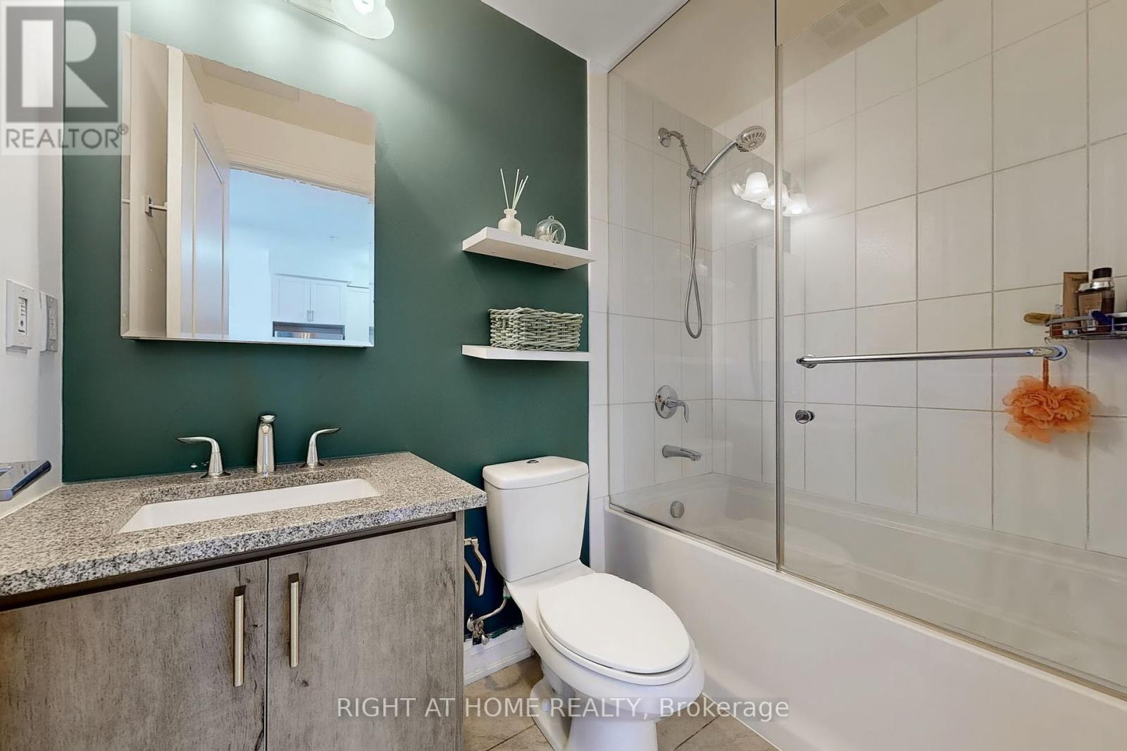 1609b - 9090 Yonge Street, Richmond Hill, Ontario  L4C 0Z1 - Photo 14 - N12418437