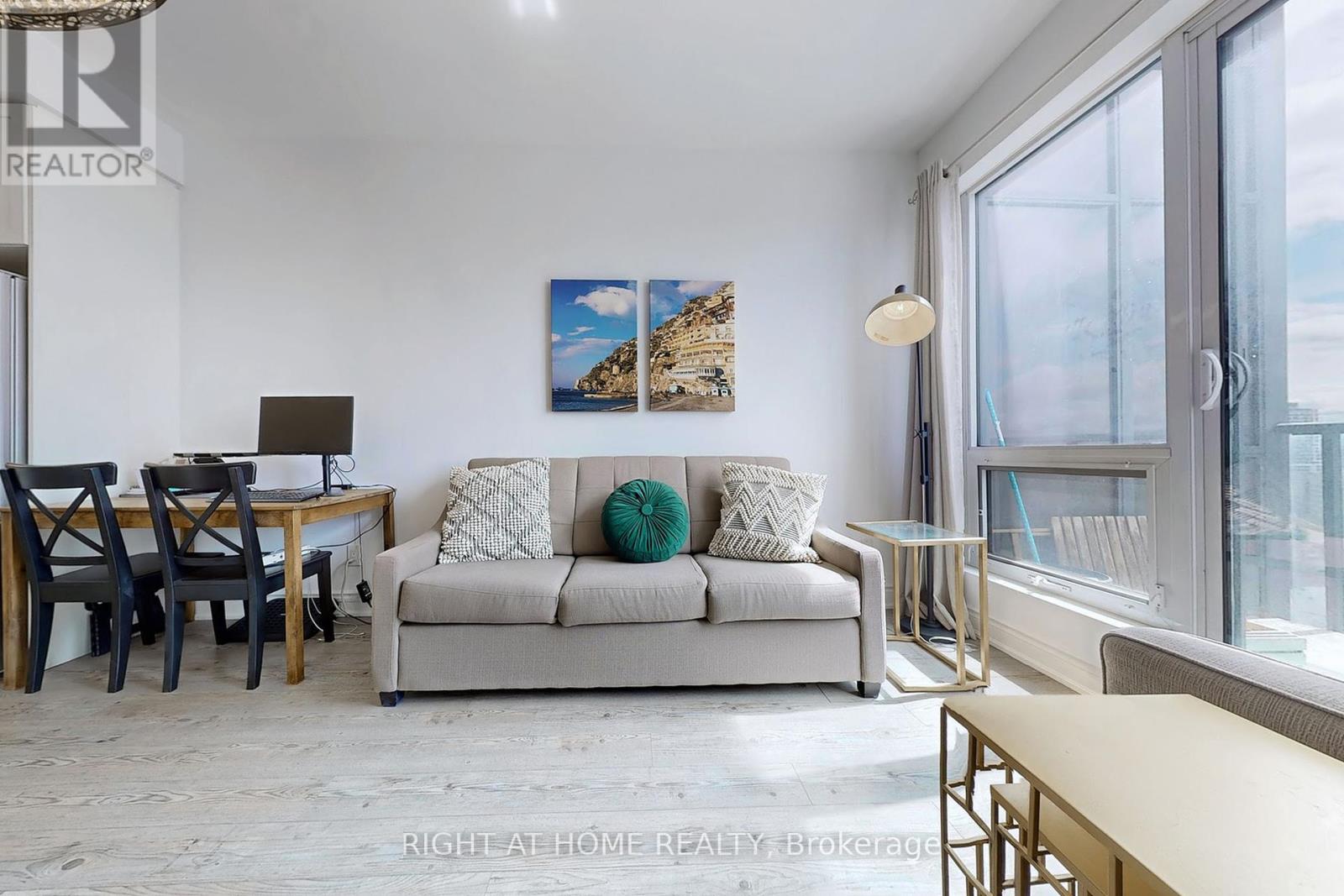1609b - 9090 Yonge Street, Richmond Hill, Ontario  L4C 0Z1 - Photo 6 - N12418437