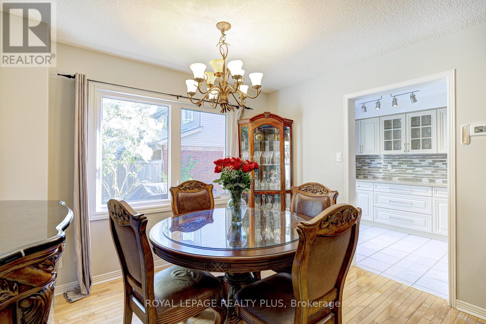 767 Playter Crescent, Newmarket, Ontario  L3X 1W7 - Photo 10 - N12418442