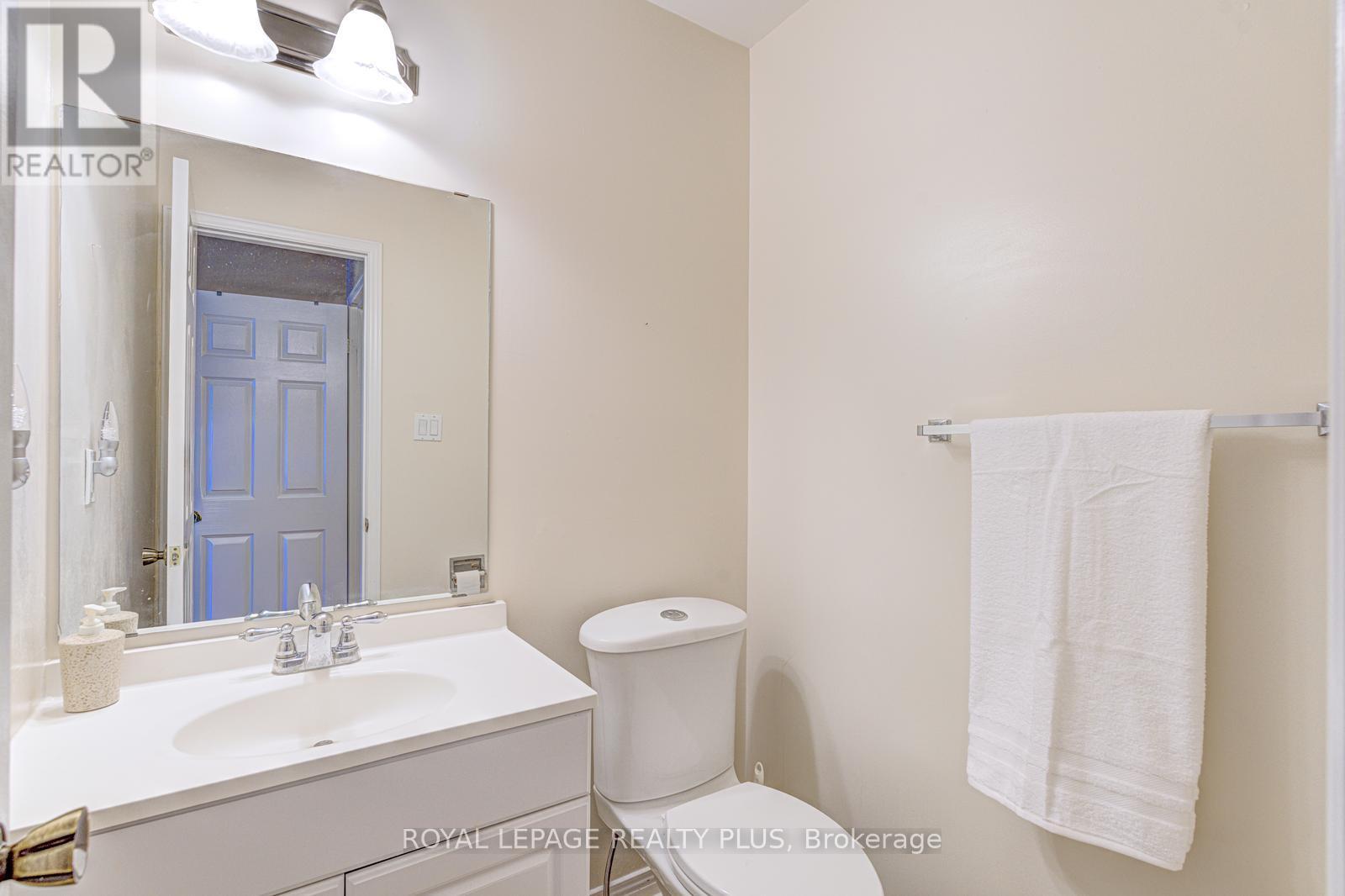 767 Playter Crescent, Newmarket, Ontario  L3X 1W7 - Photo 19 - N12418442