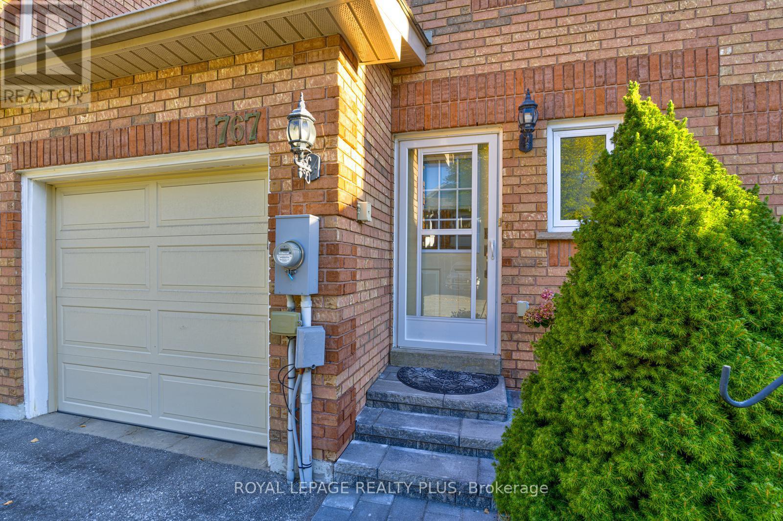 767 Playter Crescent, Newmarket, Ontario  L3X 1W7 - Photo 2 - N12418442