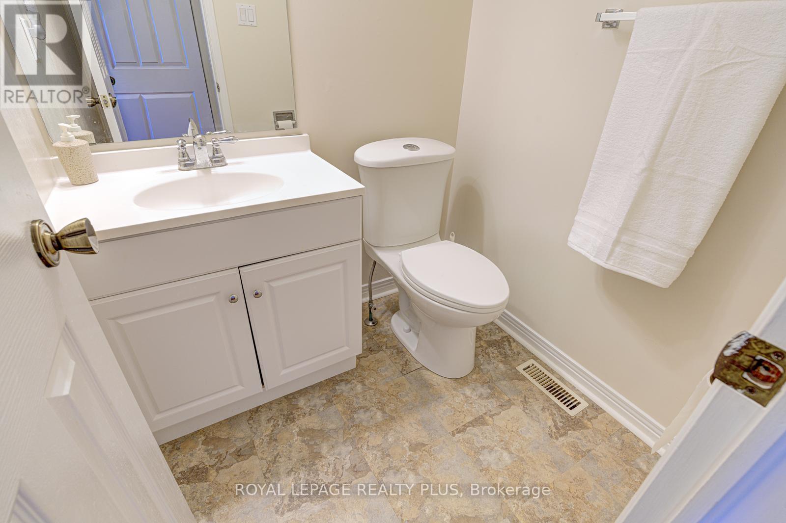 767 Playter Crescent, Newmarket, Ontario  L3X 1W7 - Photo 20 - N12418442