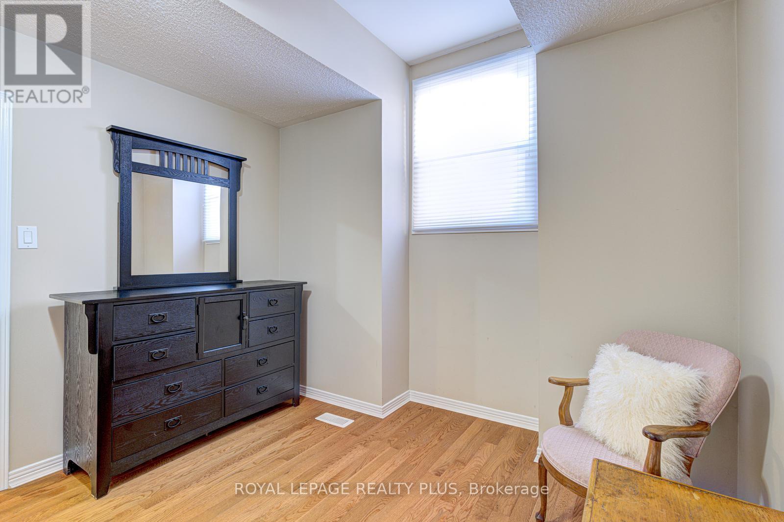 767 Playter Crescent, Newmarket, Ontario  L3X 1W7 - Photo 22 - N12418442
