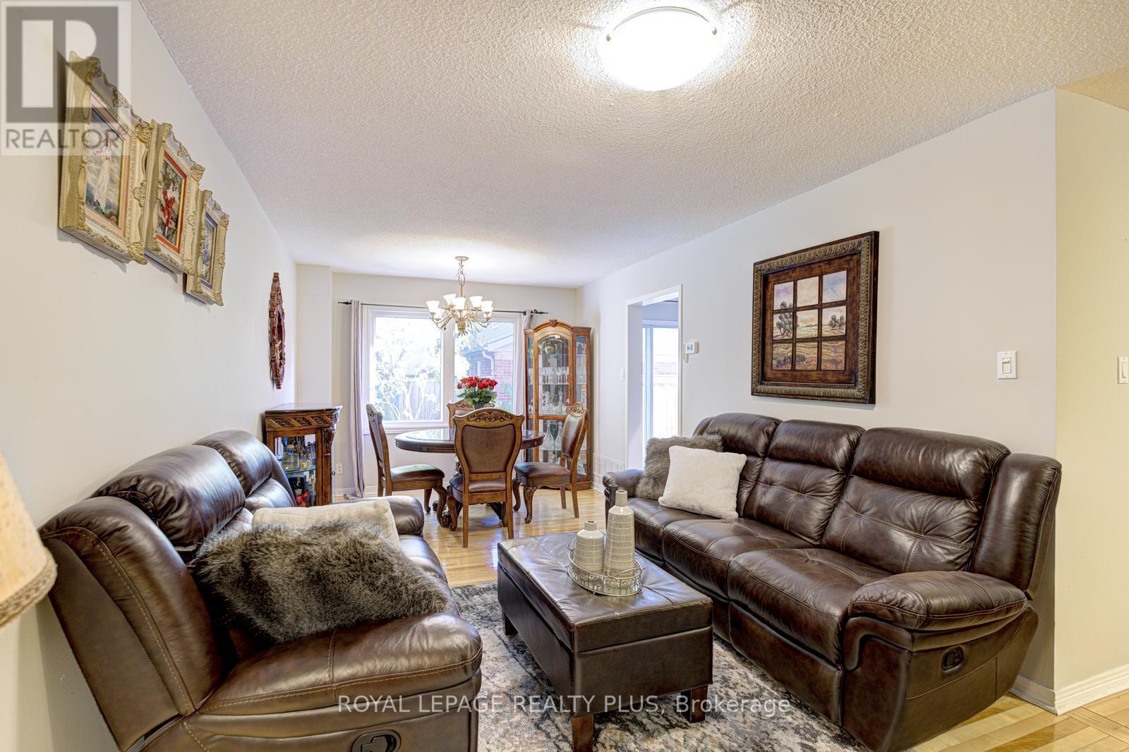 767 Playter Crescent, Newmarket, Ontario  L3X 1W7 - Photo 6 - N12418442