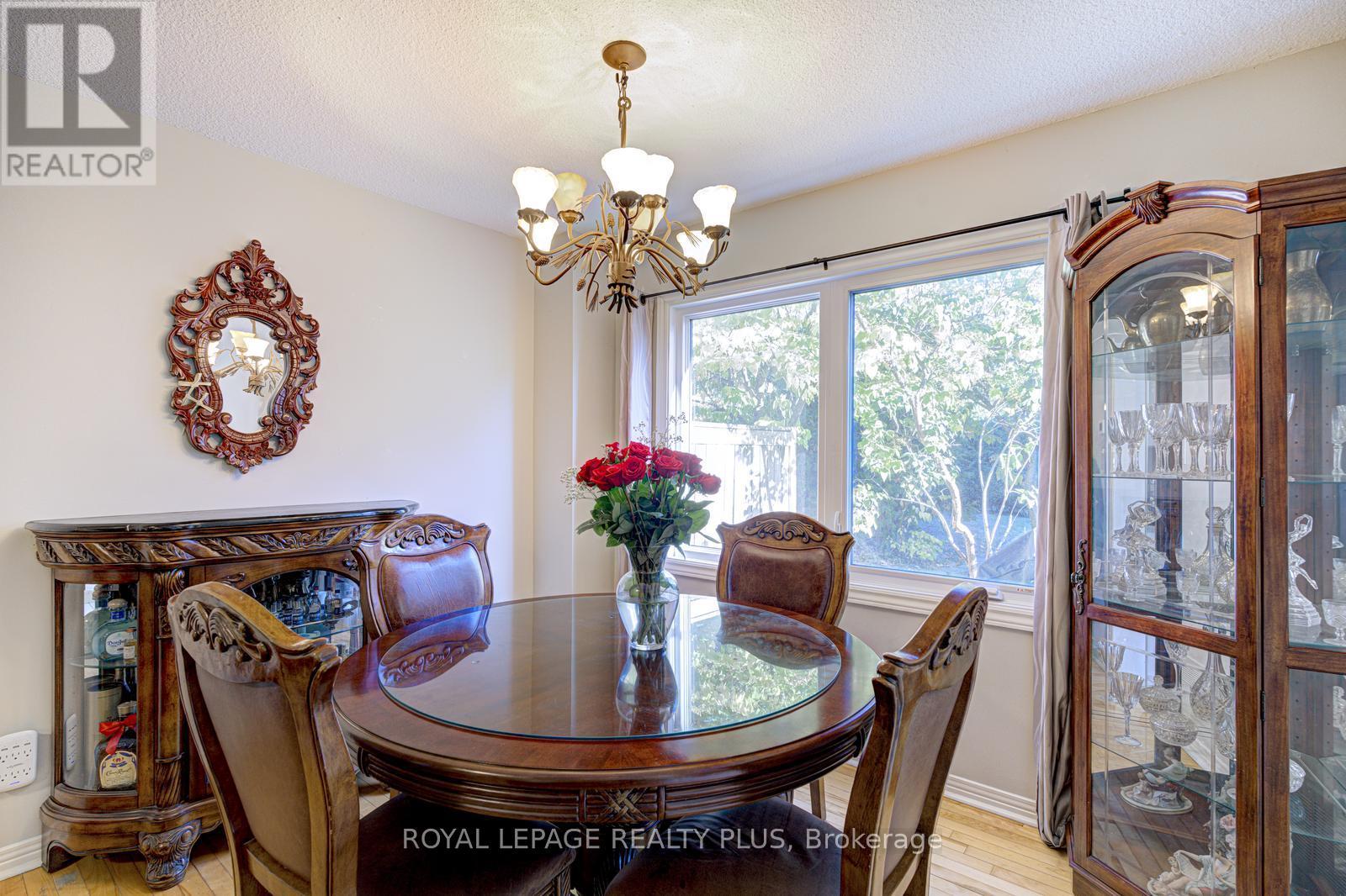 767 Playter Crescent, Newmarket, Ontario  L3X 1W7 - Photo 8 - N12418442
