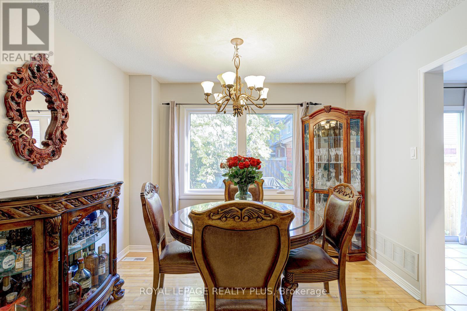 767 Playter Crescent, Newmarket, Ontario  L3X 1W7 - Photo 9 - N12418442