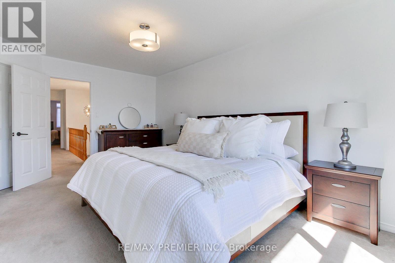 39 Ronan Crescent, Vaughan, Ontario  L4H 2J7 - Photo 11 - N12418451