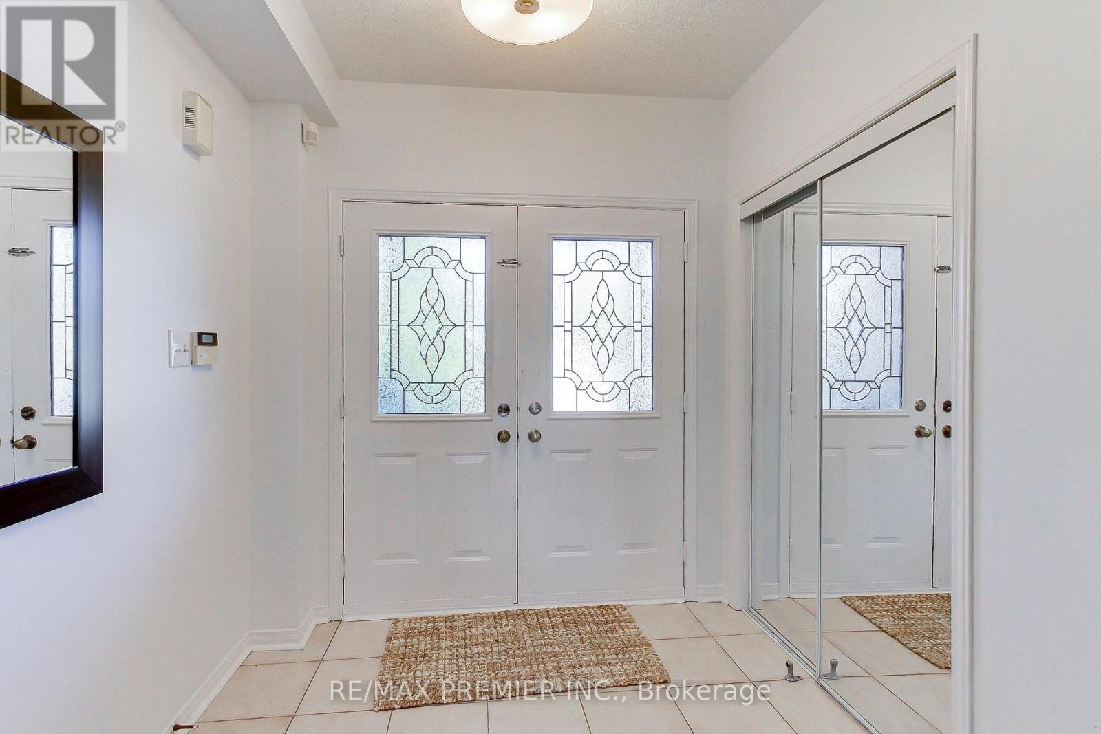 39 Ronan Crescent, Vaughan, Ontario  L4H 2J7 - Photo 2 - N12418451