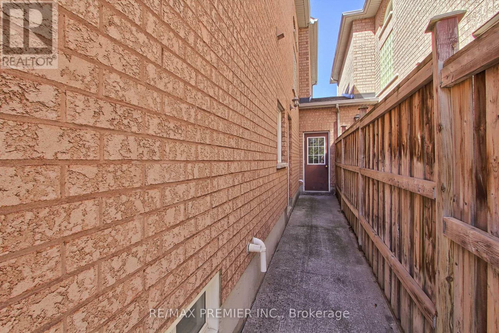 39 Ronan Crescent, Vaughan, Ontario  L4H 2J7 - Photo 23 - N12418451