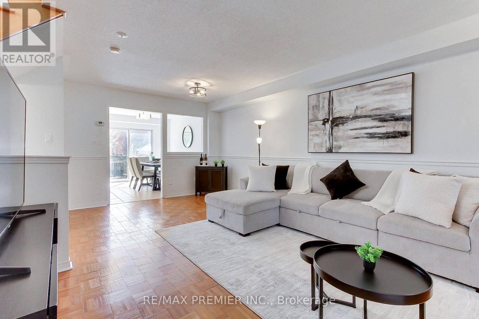39 Ronan Crescent, Vaughan, Ontario  L4H 2J7 - Photo 4 - N12418451