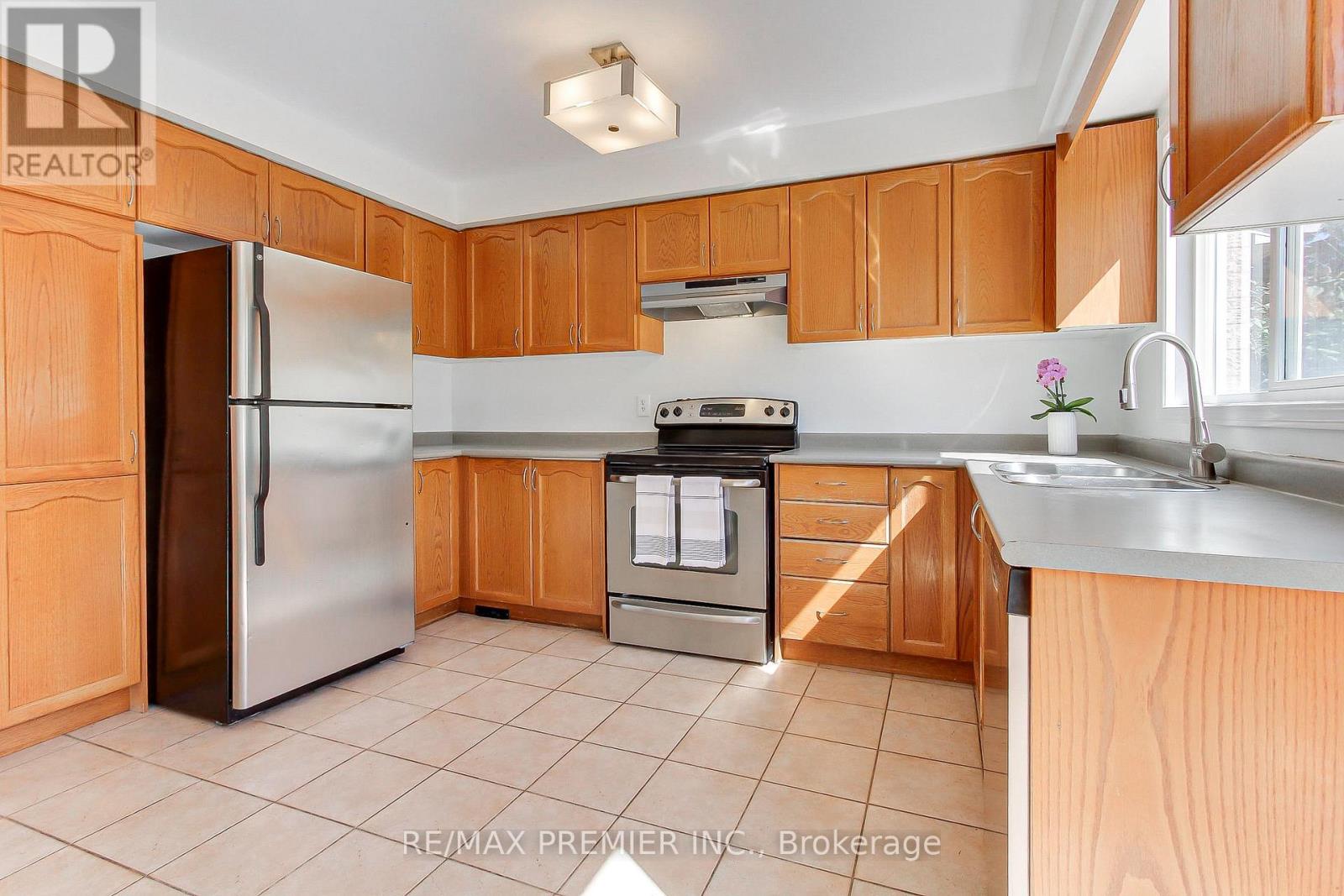 39 Ronan Crescent, Vaughan, Ontario  L4H 2J7 - Photo 5 - N12418451