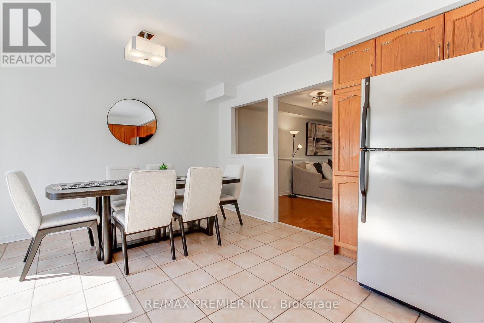 39 Ronan Crescent, Vaughan, Ontario  L4H 2J7 - Photo 6 - N12418451