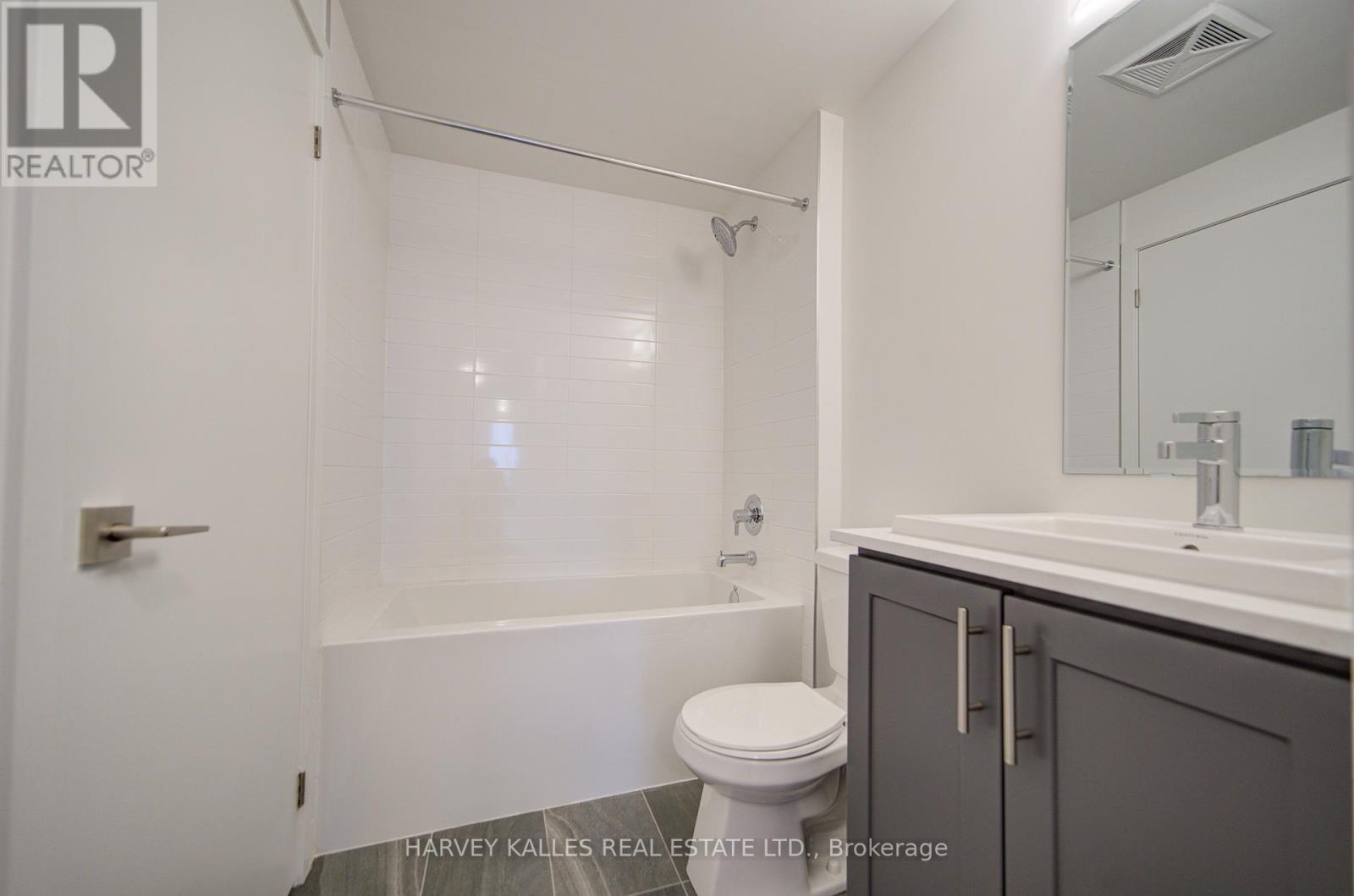 2 - 18 Lytham Green Circle, Newmarket, Ontario  L3Y 0H5 - Photo 16 - N12418520
