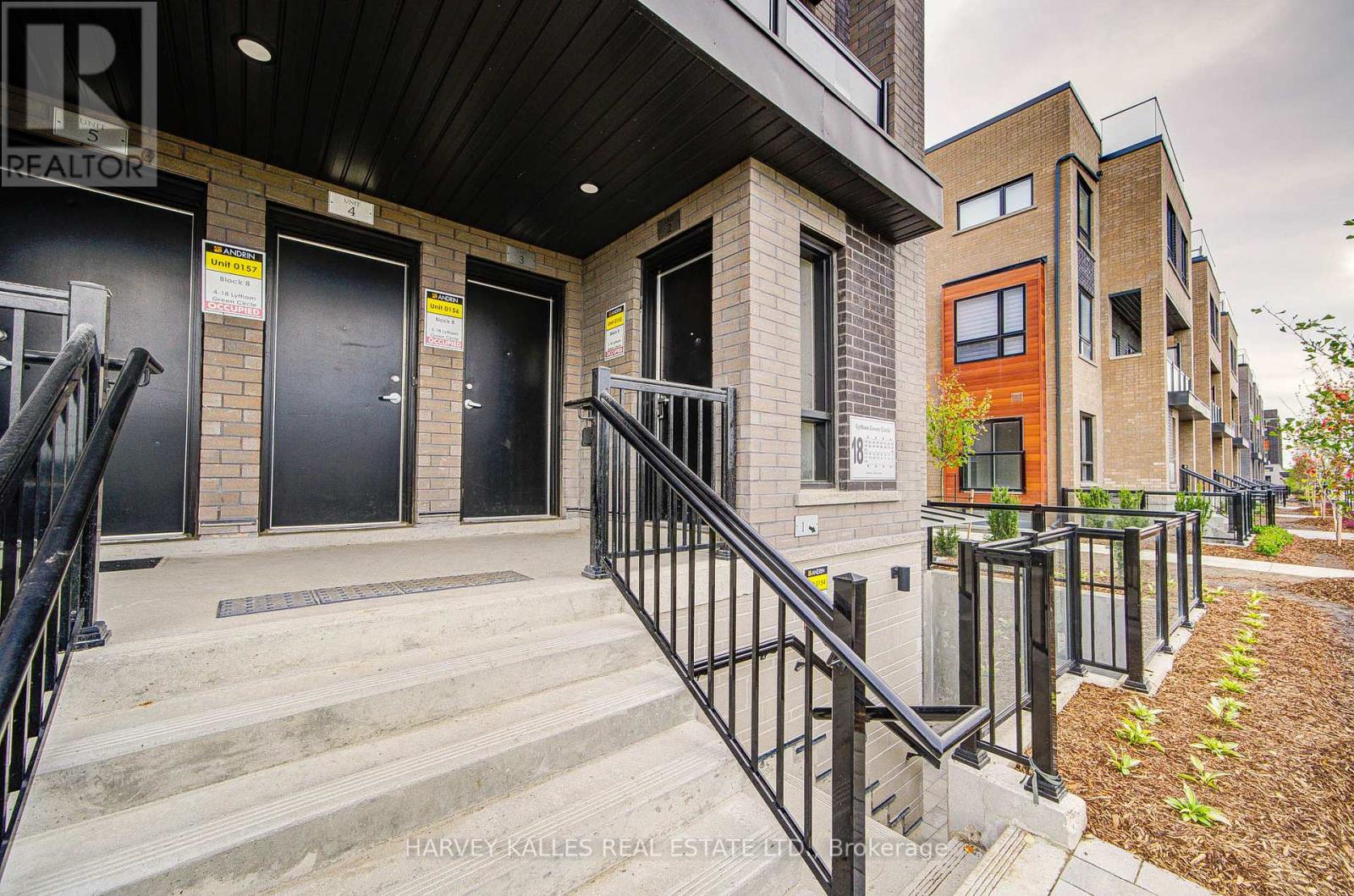 2 - 18 Lytham Green Circle, Newmarket, Ontario  L3Y 0H5 - Photo 5 - N12418520