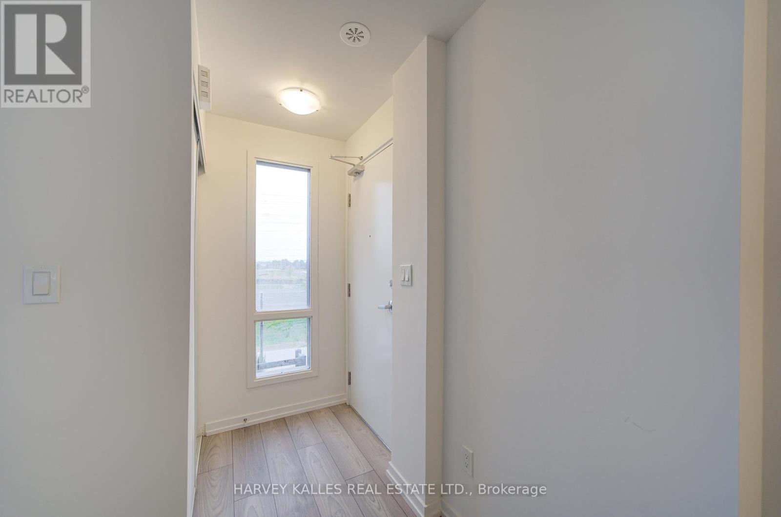 2 - 18 Lytham Green Circle, Newmarket, Ontario  L3Y 0H5 - Photo 6 - N12418520