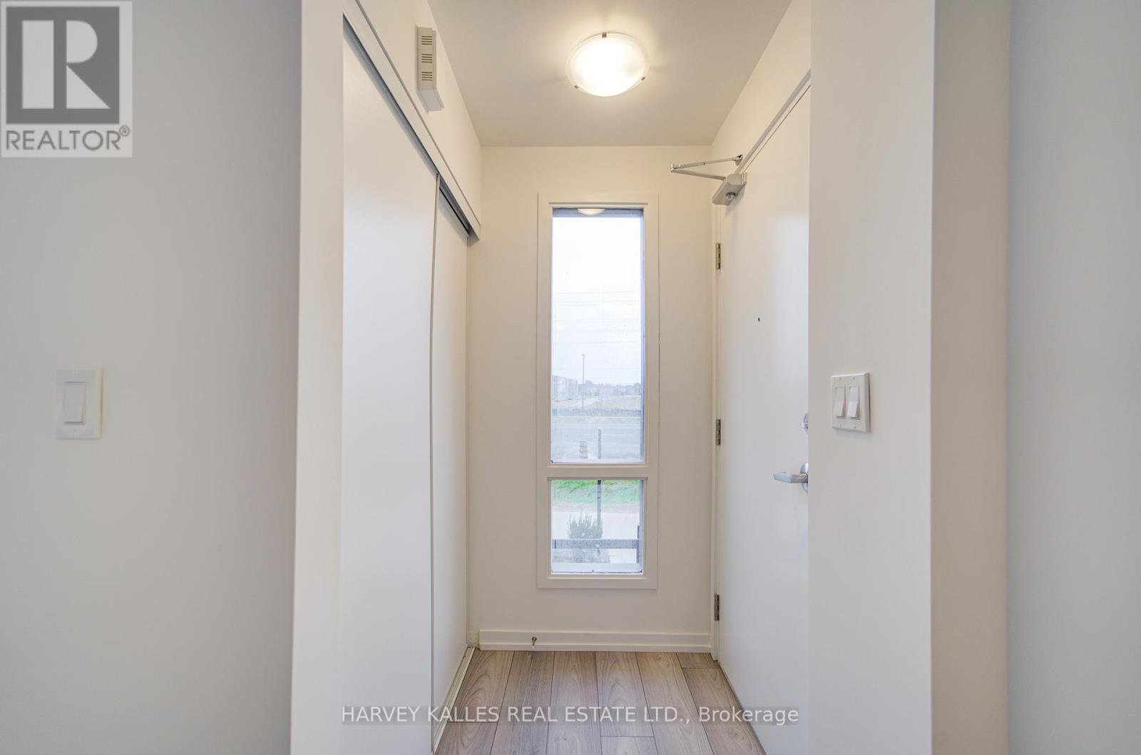 2 - 18 Lytham Green Circle, Newmarket, Ontario  L3Y 0H5 - Photo 7 - N12418520