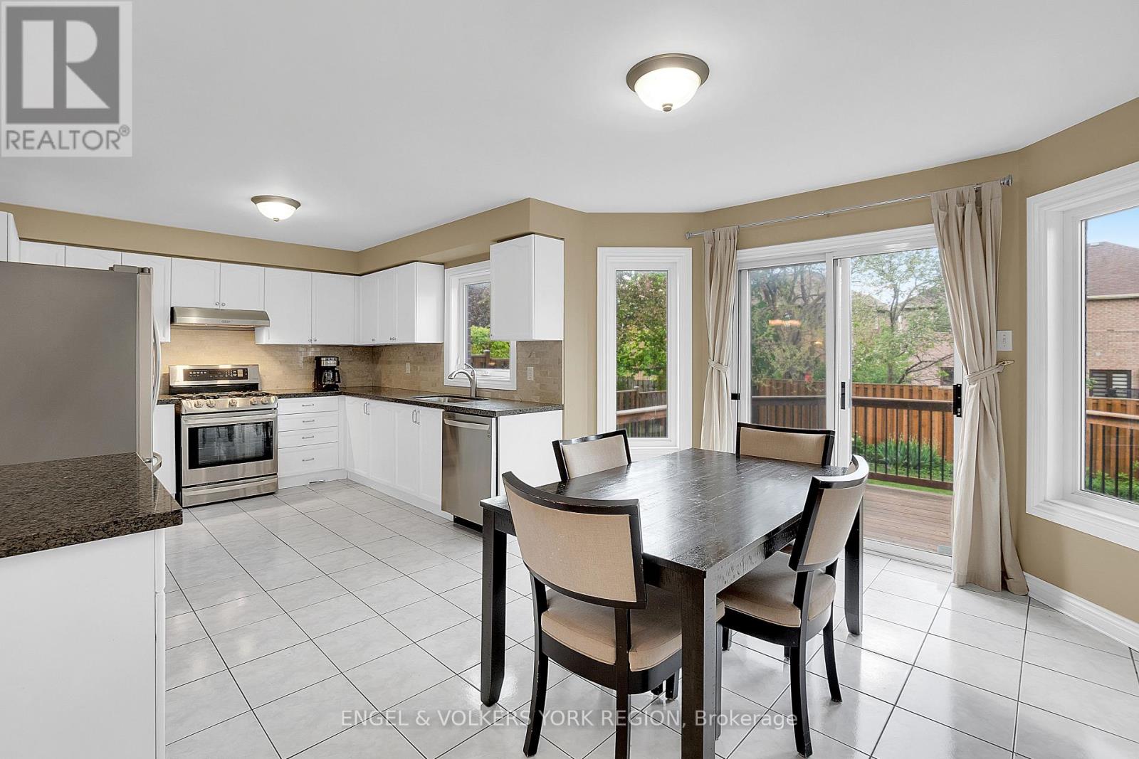 24 Timber Valley Avenue, Richmond Hill, Ontario  L4E 3S6 - Photo 13 - N12418521