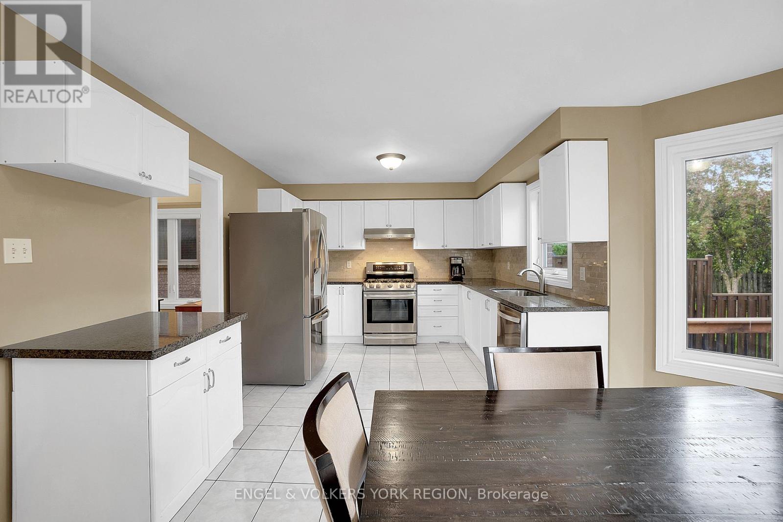 24 Timber Valley Avenue, Richmond Hill, Ontario  L4E 3S6 - Photo 14 - N12418521