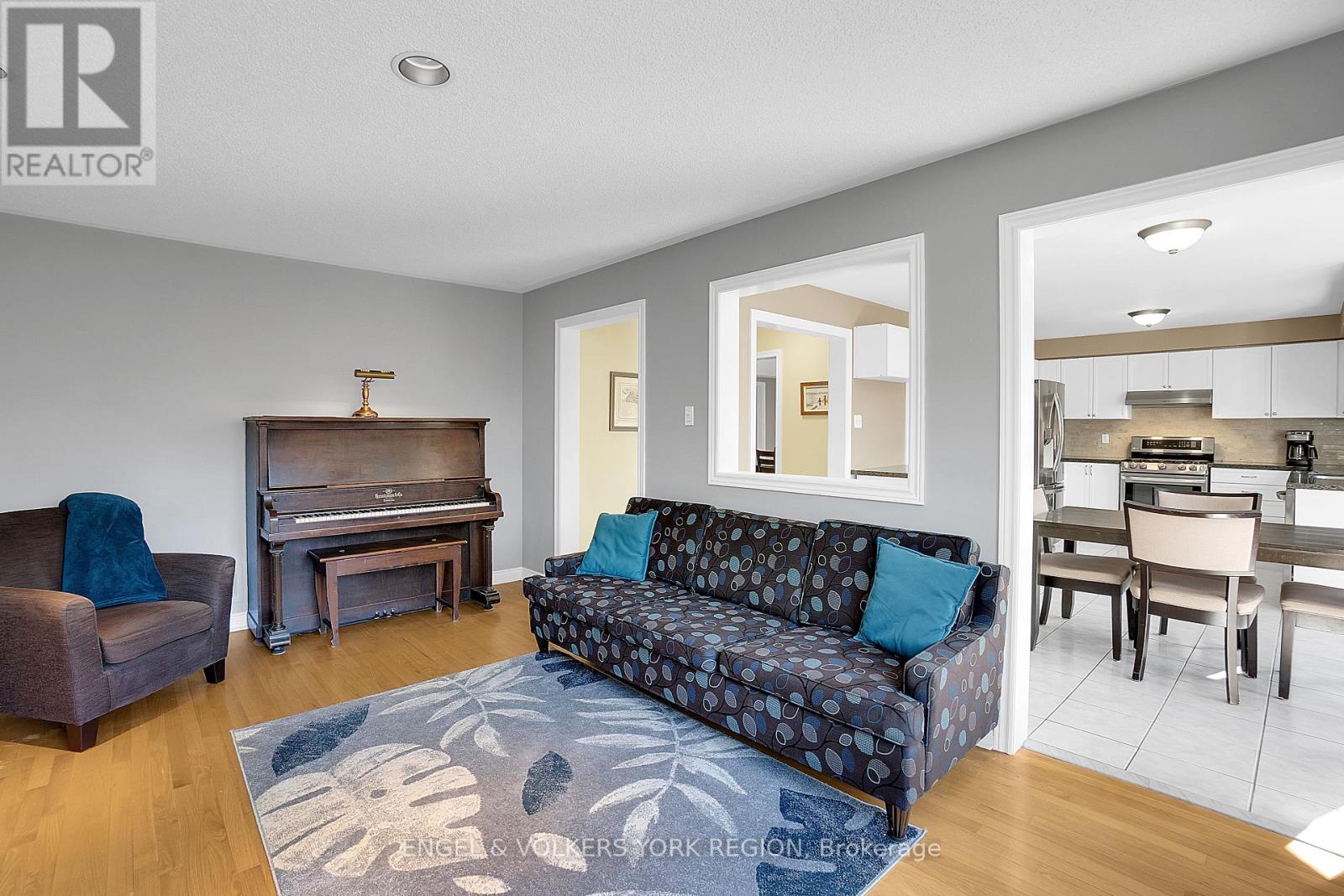 24 Timber Valley Avenue, Richmond Hill, Ontario  L4E 3S6 - Photo 18 - N12418521