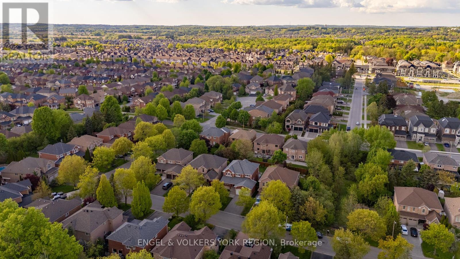 24 Timber Valley Avenue, Richmond Hill, Ontario  L4E 3S6 - Photo 4 - N12418521