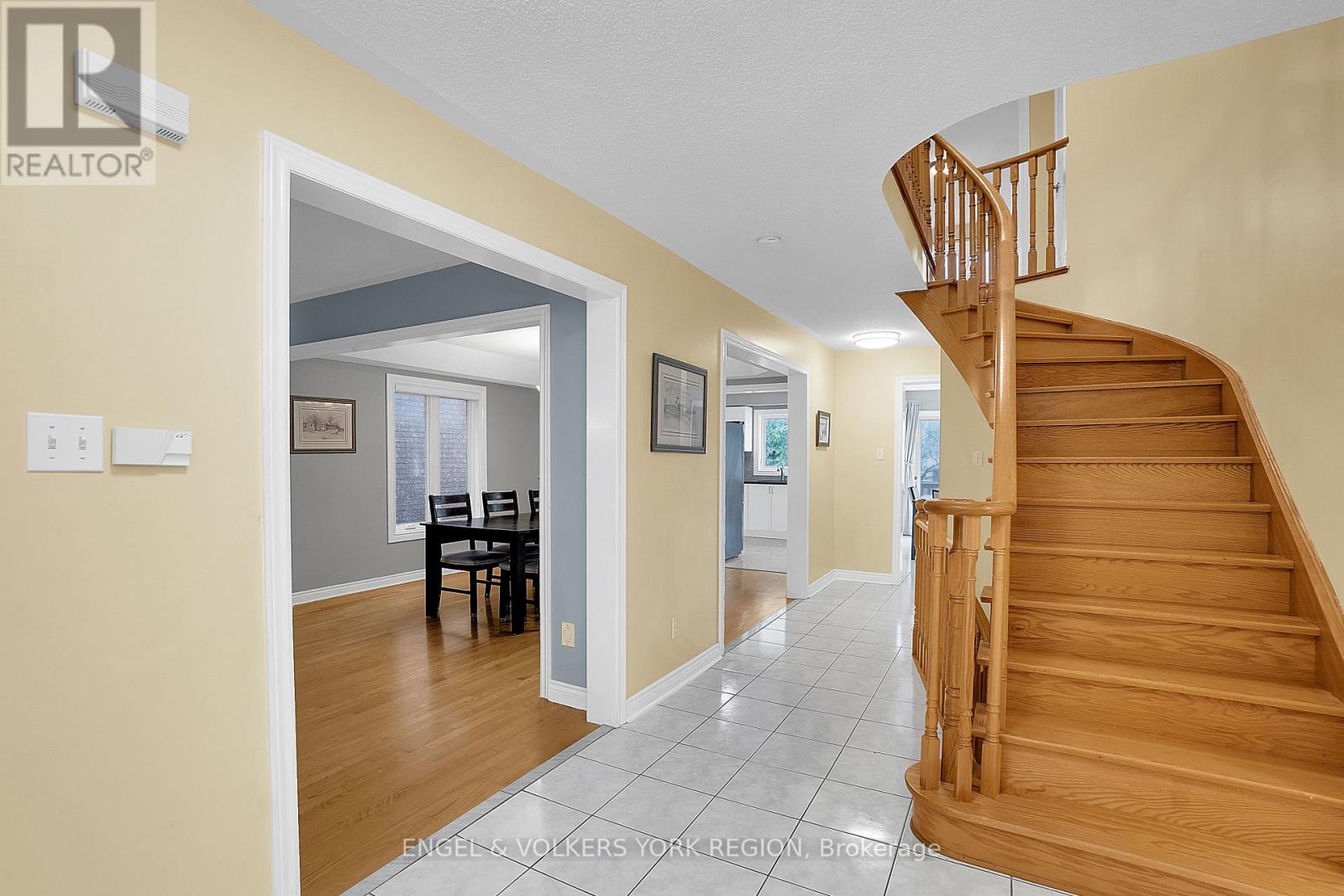 24 Timber Valley Avenue, Richmond Hill, Ontario  L4E 3S6 - Photo 6 - N12418521
