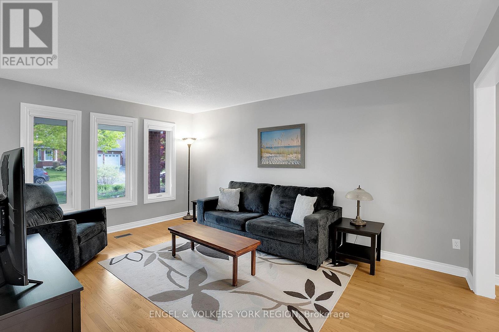 24 Timber Valley Avenue, Richmond Hill, Ontario  L4E 3S6 - Photo 8 - N12418521