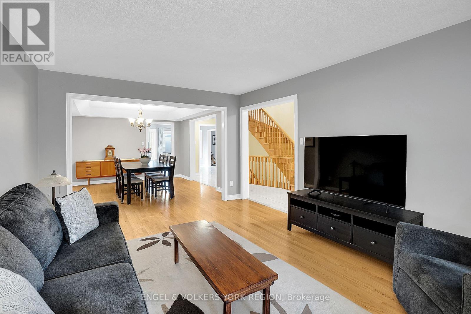 24 Timber Valley Avenue, Richmond Hill, Ontario  L4E 3S6 - Photo 9 - N12418521