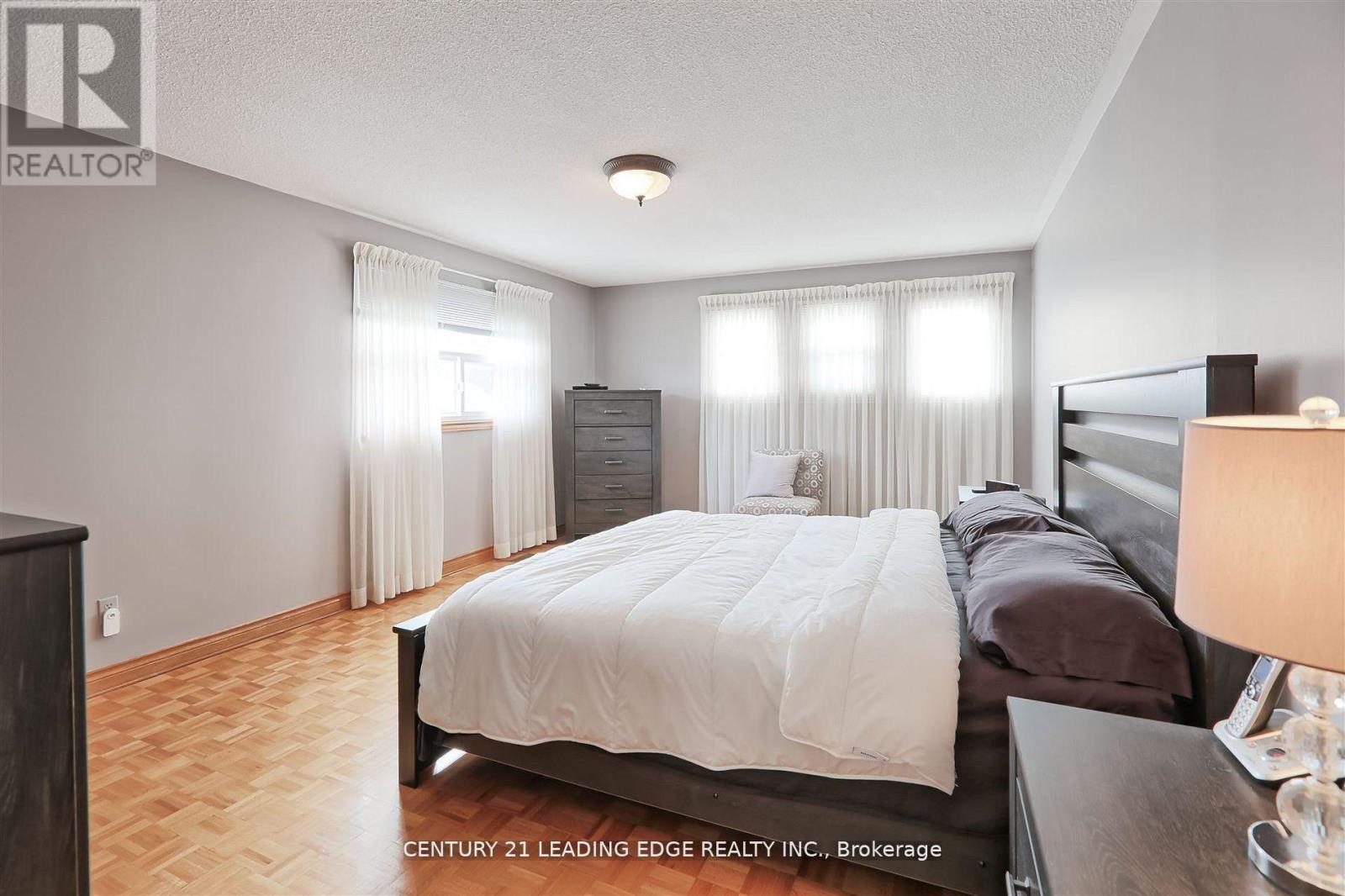 312 Valeria Boulevard, Vaughan, Ontario  L4L 6V7 - Photo 11 - N12418524