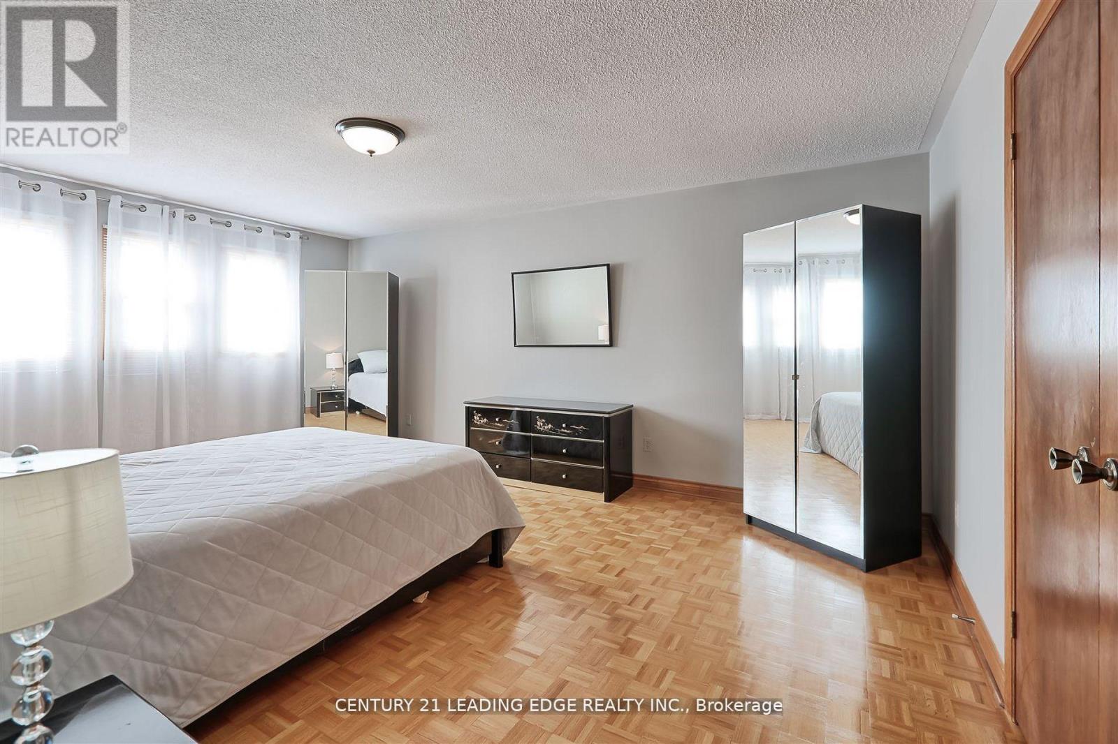 312 Valeria Boulevard, Vaughan, Ontario  L4L 6V7 - Photo 15 - N12418524