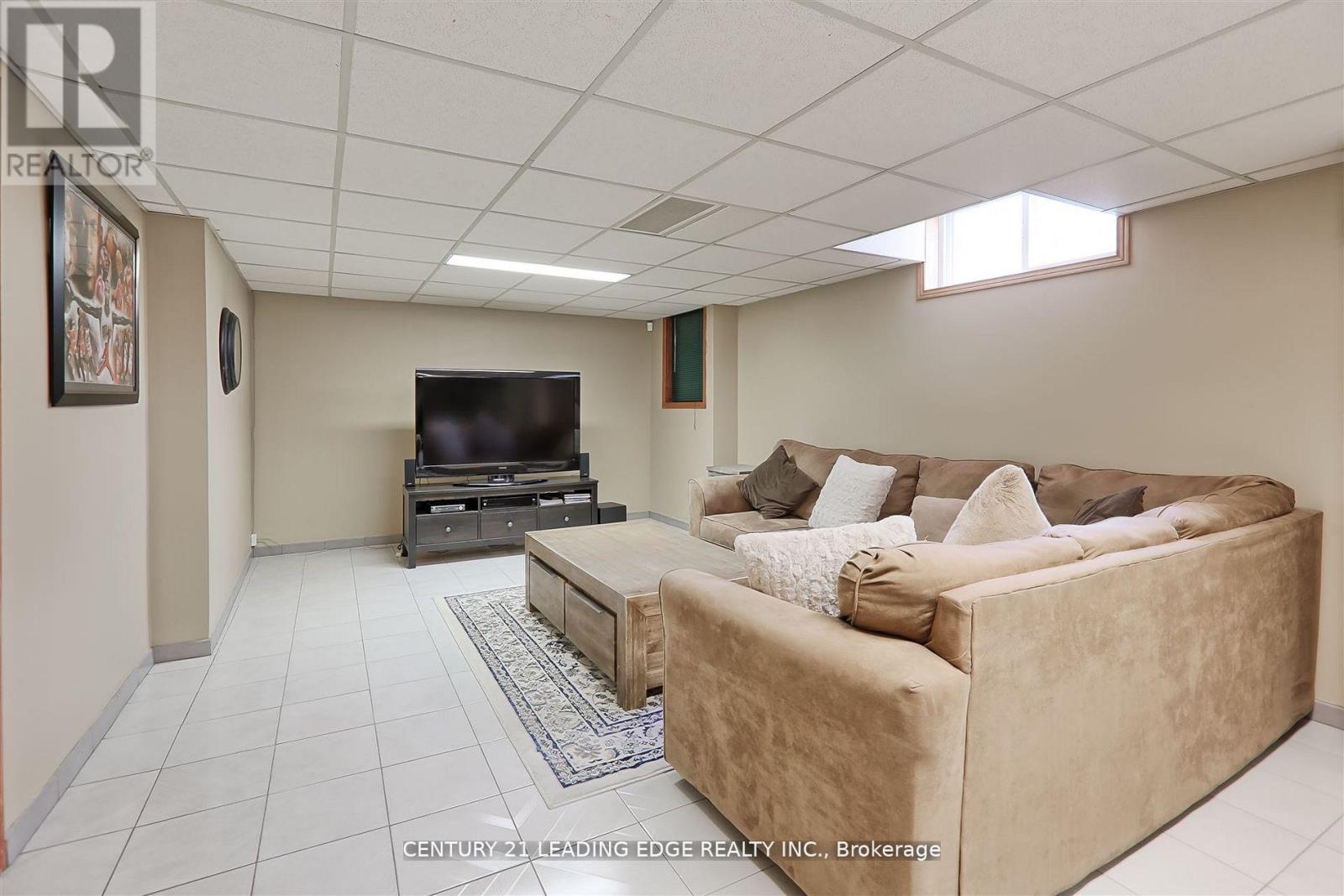 312 Valeria Boulevard, Vaughan, Ontario  L4L 6V7 - Photo 19 - N12418524